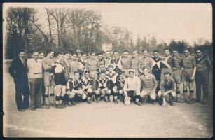 1932 Kolozsvár az Attila magyar és Universitatea román labdarúgó csapat játékosai (1:4). Fotólap / Attila Hungarian and Universitatea Romanian football team photo