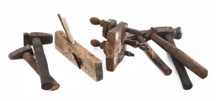XIX-XX. sz. Főleg asztalos szerszámok 5 db kovács kalapács, különféle, két gyalu