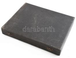 cca 1900 Optikus készlet dobozában, Schleiffelden Wien, jelzett, komplett, díszdobozban