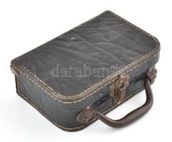 Kis fekete játékbőrönd bőr, cca 1930, 15x18 cm