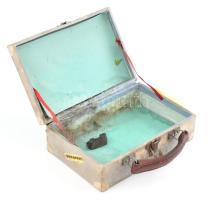 cca 1930 Karton gyermekbőrönd címkékkel, 24x15 cm