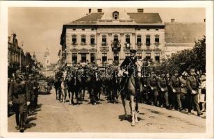 1940 Szatmárnémeti, Satu Mare; bevonulás, Horthy Miklós fehér lovon / entry of the Hungarian troops, Horthy on white horse