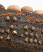 XVIII. sz. töltésöv esztergált fa töltéstartókkal. töltéstartókból 7 pótolt!