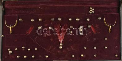 XIX. sz. vége díszmagyar veretgarnitúra dobozában 65x45 cm