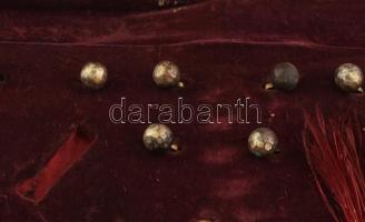 XIX. sz. vége díszmagyar veretgarnitúra dobozában 65x45 cm