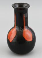 Retró iparművész kerámia váza, fekete-piros mázzal, jelzés nélkül, kisebb mázrepedésekkel, m: 22 cm