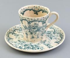 Antik angol porcelán csésze és alj, máz alatti florális mintával. Jelzett, kopásnyomokkal, mázrepedésekkel, füle ragasztott, m: 5,5 cm, d: 11,5 cm