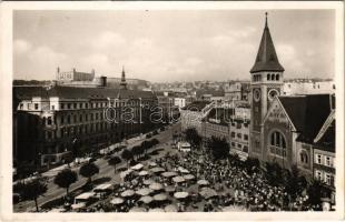 Pozsony, Pressburg, Bratislava; piac, vár, üzletek, templom / market, castle, shops, church (felületi sérülés / surface damage)