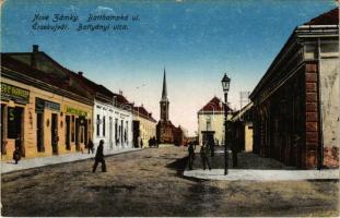 Érsekújvár, Nové Zámky; Batthyány utca, Singer varrógép és Kosztelecz Ede üzlete. Schulcz Testvérek kiadása / street view with shops (EK)