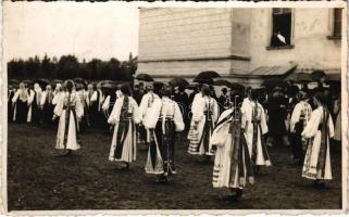 1940 Beszterce, Bistritz, Bistrita; bevonulás, honleányok / entry of the Hungarian troops, compatriot girl. photo (EK) + &quot;1940 Beszterce visszatért&quot; So. Stpl