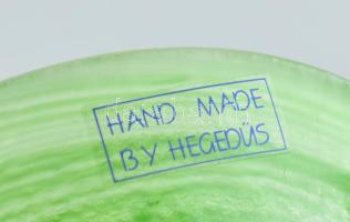 Hegedűs Anna: Zöld kínáló tál. Anyagában színezett, húzott. jelzett, hibátlan 14x10 cm