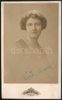 Báthy Anna (1901-1962) operaénekesnő aláírása az őt ábrázoló fotólapon