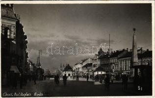 1935 Arad, Bul. Regina Maria / utca, Szentháromság szobor, I. Biener & Co. üzlete, autók / street, statue, shops, automobiles. photo