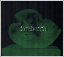 Farkas Ádám (1944-): Szobor (cím nélkül), 1979. Szitanyomat, papír, jelzés nélkül. Lap tetején német...