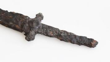 Honfoglaláskori szablya cca 1000 . 90 cm