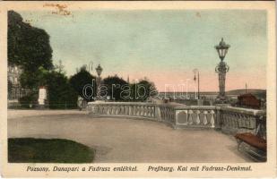 Pozsony, Pressburg, Bratislava; Duna-part a Fadrusz emlékkel / Kai mit Fadrusz-Denkmal / Danube riverside, quay, monument (fl)