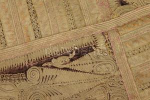 Szőtt bársonyon aranyhímzett kerek terítő 1820 d: 120 cm