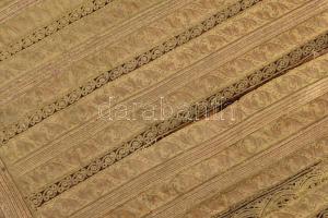 Szőtt bársonyon aranyhímzett kerek terítő 1820 d: 120 cm