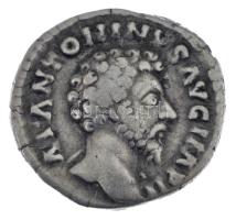Római Birodalom / Róma / Marcus Aurelius 162-163. Denarius Ag (2,85g) T:XF,VF Roman Empire / Rome / Marcus Aurelius 162-163. Denarius Ag IMP M ANTONINVS AVG / CONCORD AVG TR P XVII - COS III (2,85g) C:XF,VF RIC III 59