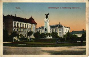 1914 Győr, Honvédliget a Szabadság szoborral, kertész (fl)