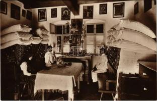 Parasztszoba belseje, magyar folklór / Hungarian folklore, interior of a peasant house. Photo Erdélyi