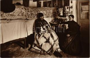 Parasztszoba belseje, magyar folklór / Hungarian folklore, interior of a peasant house. Photo Erdélyi