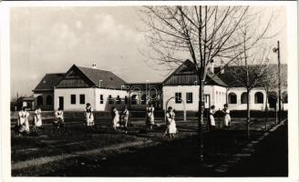 Kiskunhalas, Halasi csipkeház, magyar folklór / Hungarian folklore, Lace-house at Halas