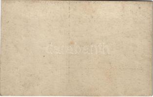 Első világháborús német nehézágyú fedezékben, katonák / WWI German military cannons under cover, sol...