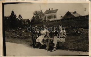 1935 Vízakna, Salzburg, Ocna Sibiului; fürdővendég a parkban / spa guests in the park. photo (ragasztónyomok / gluemarks)