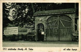 Visegrád, OTI (Országos Társadalombiztosító Intézet) fiúüdülőtelepe, Horthy Miklós telep, a telep kapuja, székelykapu (EK)