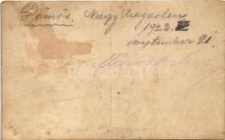 1923 Dömös, vadászok a lelőtt szarvassal. photo (EK)