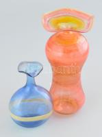 2 db művészi üveg váza, egyik jelzett, hibátlan, m: 12-18,5 cm