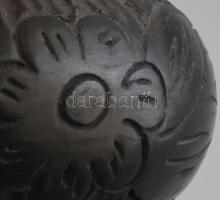 Fekete kerámia díszváza, jelzés nélkül, kopásokkal, d: 15,5 cm, m: 8 cm