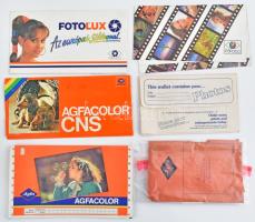 Üres fotóalbum, fotósarkokkal, harántalakú, zsinórfűzéses, 33x23 cm + 6 db különféle fotótasak