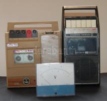 Egy B.R.G. és egy Panasonic márkájú magnókazetta lejátszó illetve egy voltmérő 30V-os méréshatárral