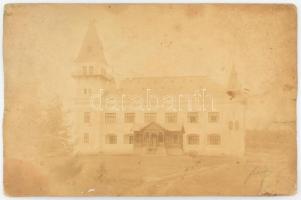 cca 1910 Magaslak, Felvidék, Magaslaki Gróf Zichy Rafael kastély, 2 db fotó, foltos, 23×39 és 26,5×4...