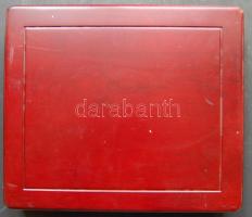 Fa éremtartó kazetta, 24 férőhellyel, 2 tálcával, 50x50mm