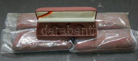 5db eredeti csomagolású, 2 férőhelyes díszdoboz, 27,5mm átmérőjű érmékhez, szépséghibákkal