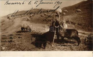 1912 Colectia A. Bellu. Editura C. Sfetea, Bucuresti / Romanian folklore, shepherd in the mountains (EK)