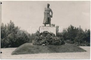 Aszód, Petőfi szobor. photo (fl)