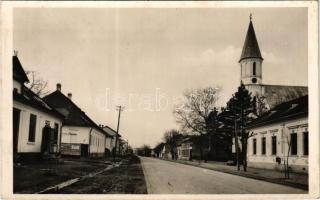 Bánffyhunyad, Huedin; utca részlet, templom, üzlet. Ábrahám kiadása / street view, church, shop