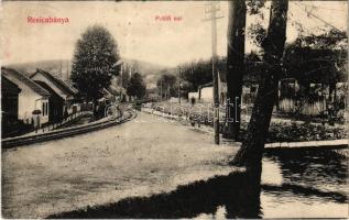 1913 Resicabánya, Resicza, Recita, Resita; Petőfi sor, vasúti sínek / street view, railway tracks - képeslapfüzetből / from postcard booklet (fa)