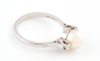 14K fehérarany gyűrű tenyésztett gyönggyel és 2 db brillel (ca 0,02ct) 2,7 g m:55