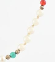 Tenyésztett gyöngy nyaklánc, féldrágakövekkel és ezüst gyöngyszemekel, ezüst kapoccsal (0,925) 25 cm