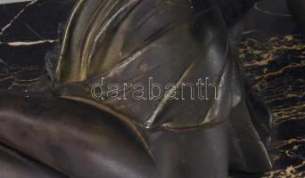 Jelzés nélkül: Art Deco kislány őzikékkel, siáter, sérült kőtalapzaton, 1930 körül, m: 28 cm / A tét...