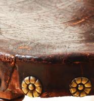 Kora szecessziós férfi íróasztali bőrszék, korának megfelelő sérülésekkel, 1880 körül, m: 84 cm /A t...