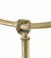 1900 körül, fém papagáj tartó, kopásokkal, m: 65 cm / A tétel a Gödöllői Királyi Kastélyban tekinthe...