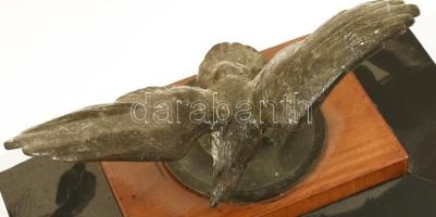 Sasos felesütős asztali óra, mechanikus, nincs kipróbálva, kis sérülésekkel, 1880 körül, m: 57 cm