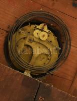 1850 körül, aranyozott keretóra, negyedütős, nincs kipróbálva, szép állapotban. 47x40 cm / A tétel a...