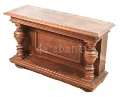 1880 körül, teplomi fakorlát, kopásokkal, 57x46x90 cm / A tétel a Gödöllői Királyi Kastélyban tekint...